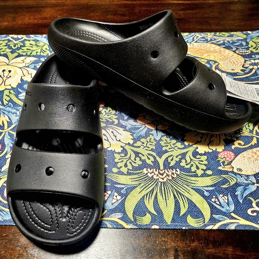 New With Tags. CROCS Classic Black Sandal V2. Women's Size 9, Men's Size 7.